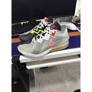 Size 9-Nike LeBron 18 Low Sylvester vs Tweety White/Black/Yellow